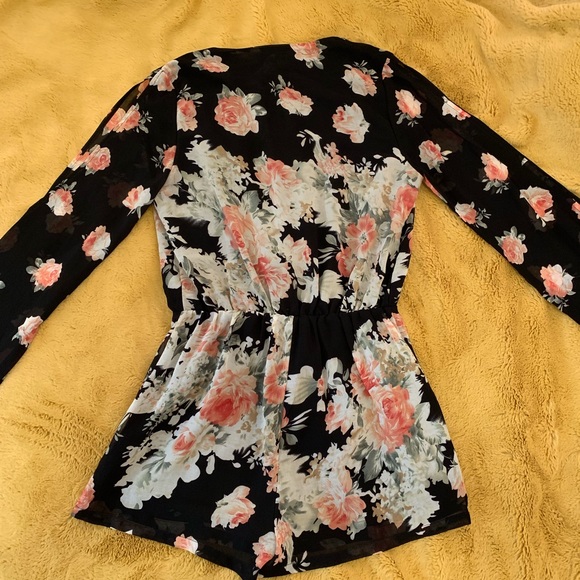 Floral Peep Romper - Picture 6 of 6